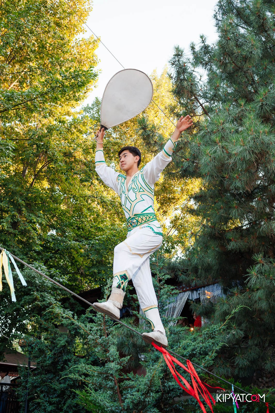 РЕСТОРАН УЧ ЛЯГАН. КИПЯТКОМ АЛМАТЫ!