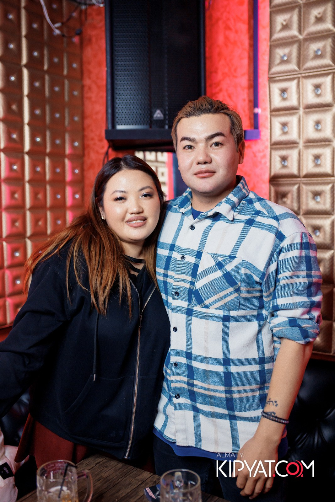 КАРАОКЕ-БАР РОЯЛЬ НА НУРМАКОВА. КИПЯТКОМ АЛМАТЫ!