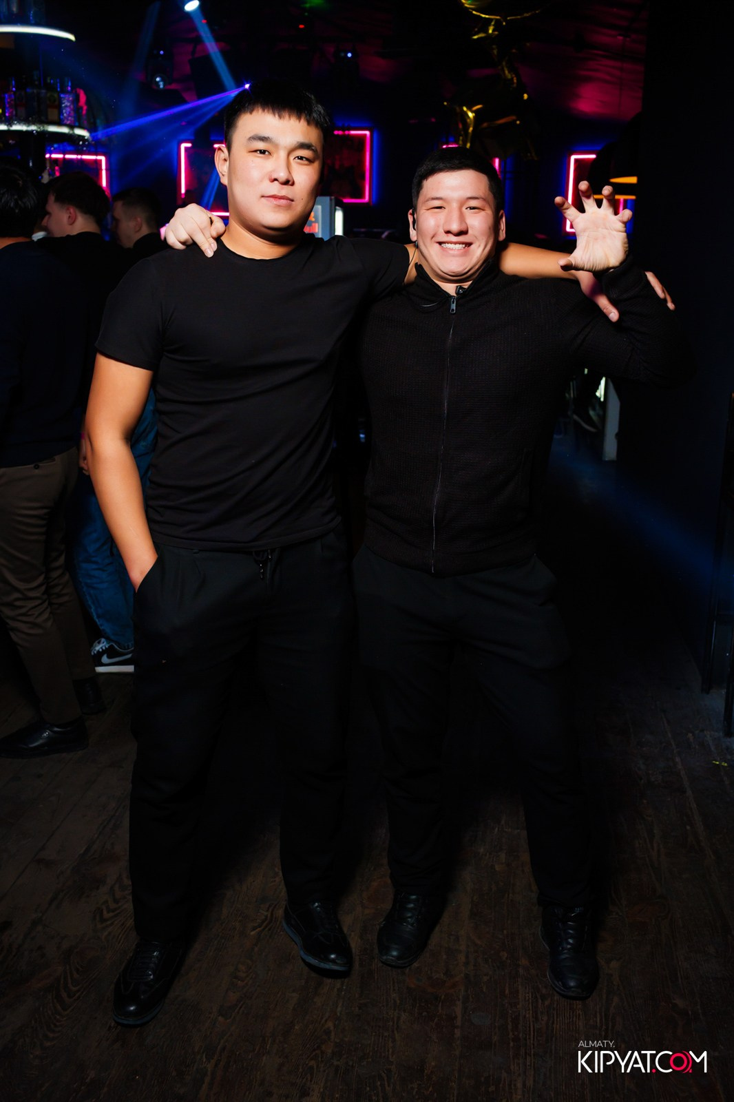 UYAT EMES BAR. КИПЯТКОМ АЛМАТЫ!