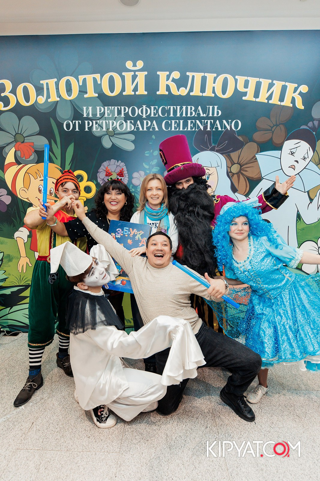 ЗОЛОТОЙ КЛЮЧИК И РЕТРОФЕСТИВАЛЬ ОТ РЕСТОБАРА CELENTANO. КИПЯТКОМ АЛМАТЫ!