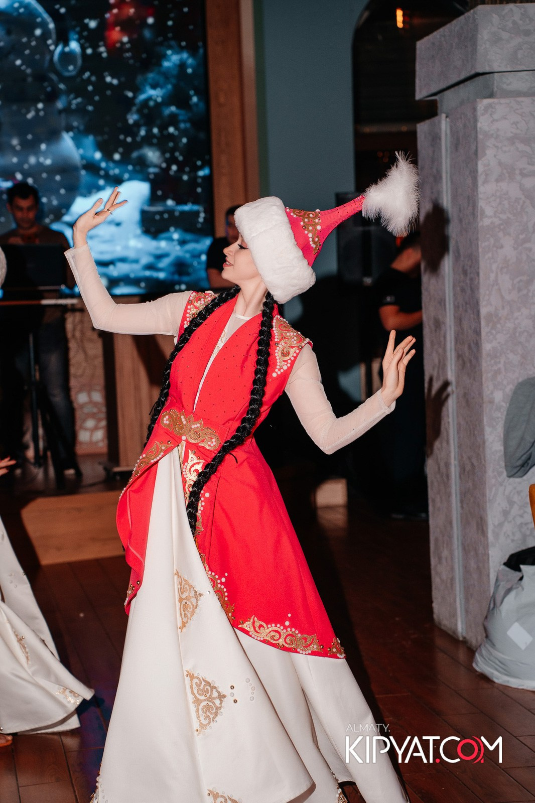 ГРУЗИНСКИЙ ДВОР НА КАБАНБАЙ БАТЫРА. КИПЯТКОМ АЛМАТЫ!