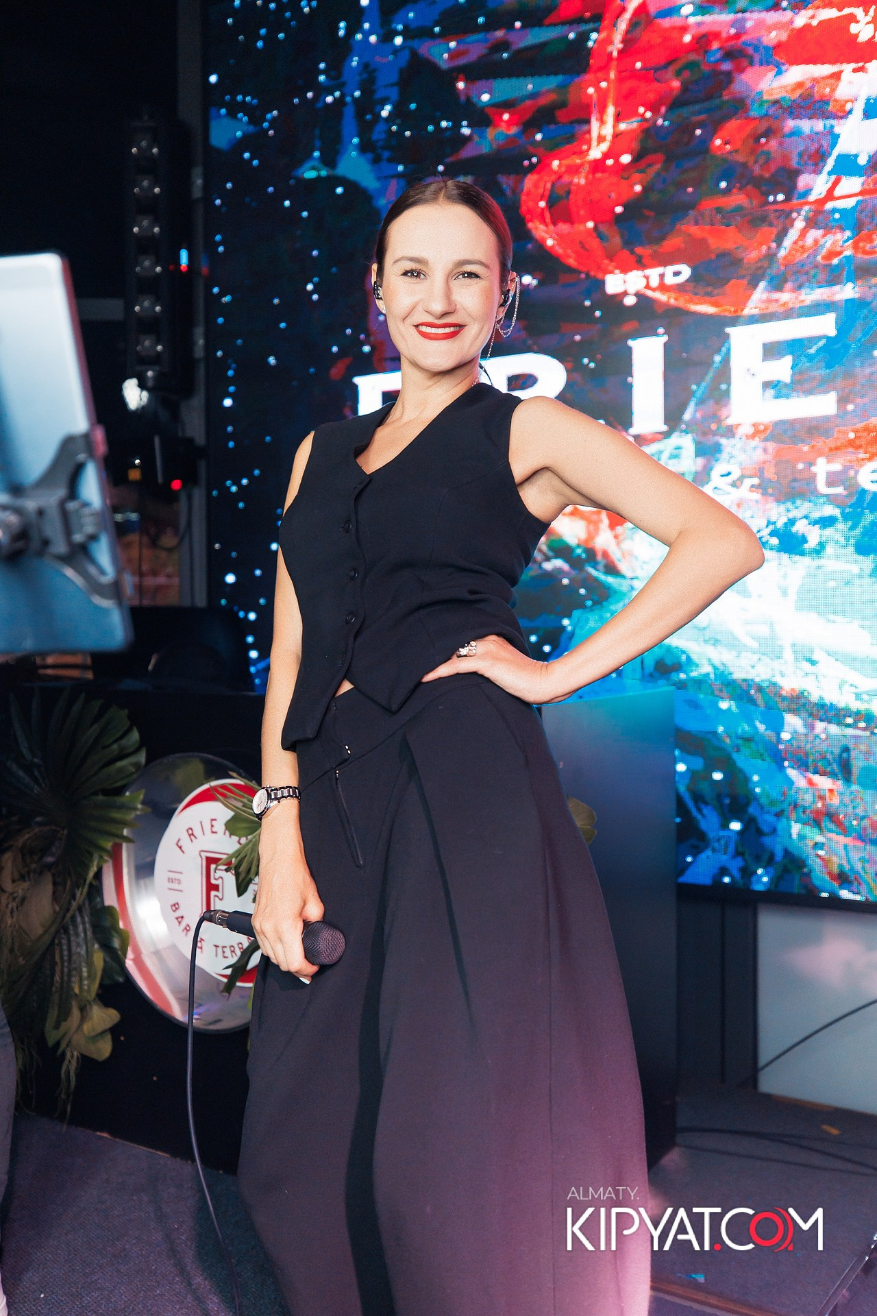 Friends bar & terrace. КИПЯТКОМ АЛМАТЫ!