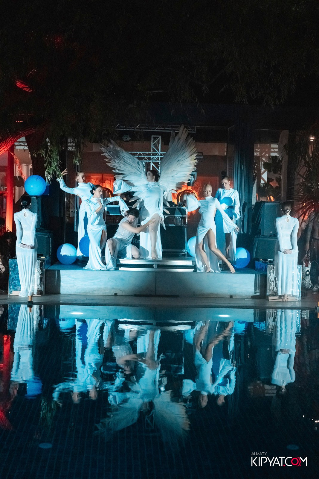 EDEN POOL & BAR. КИПЯТКОМ АЛМАТЫ!