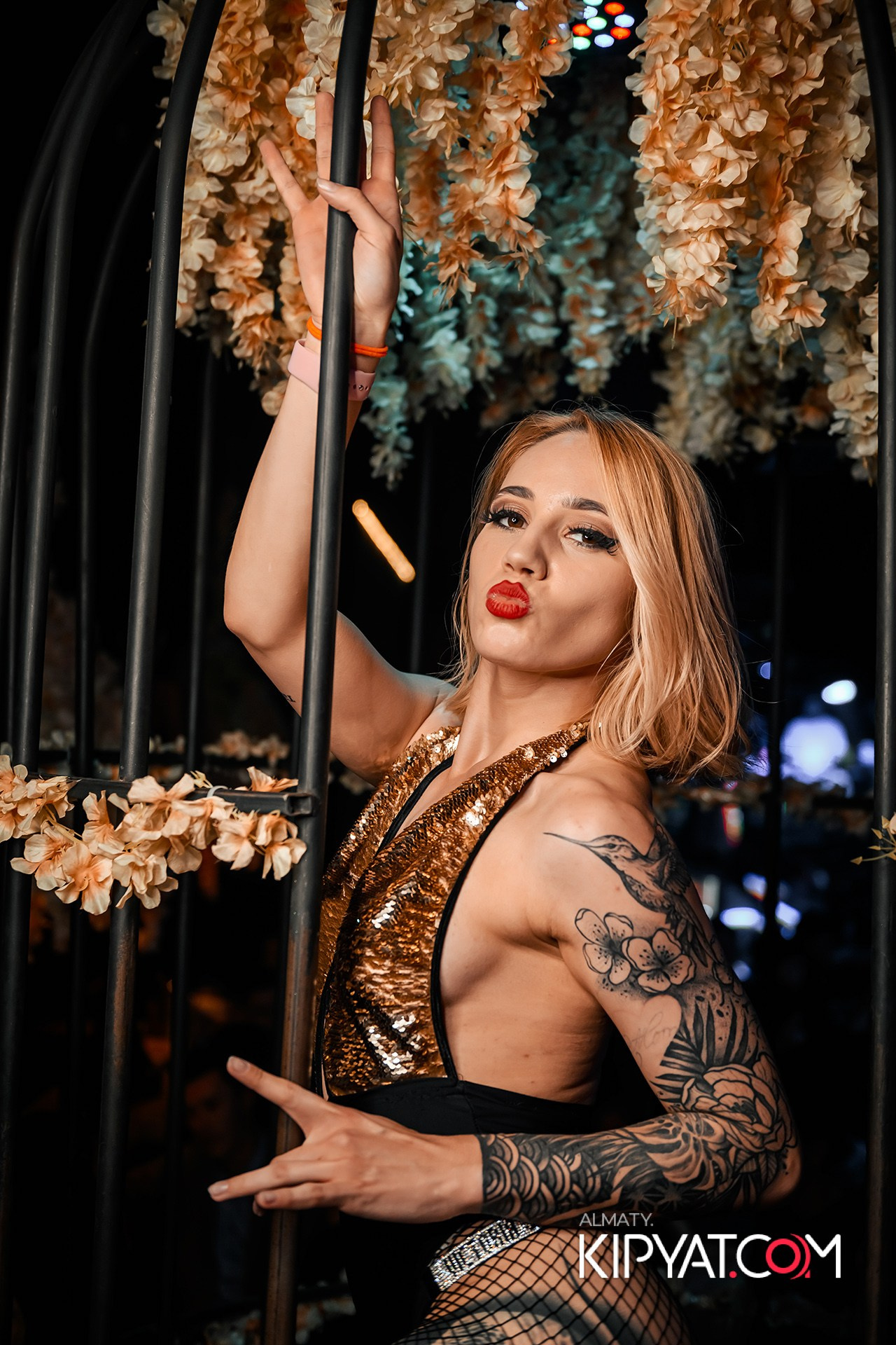 UYAT EMES BAR. КИПЯТКОМ АЛМАТЫ!