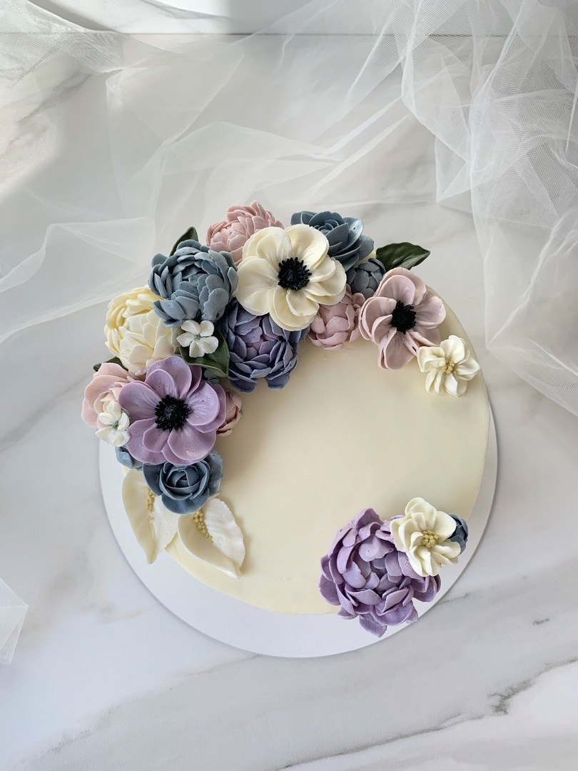 Аникина Юлия / Кремовая флористика в корейской технике