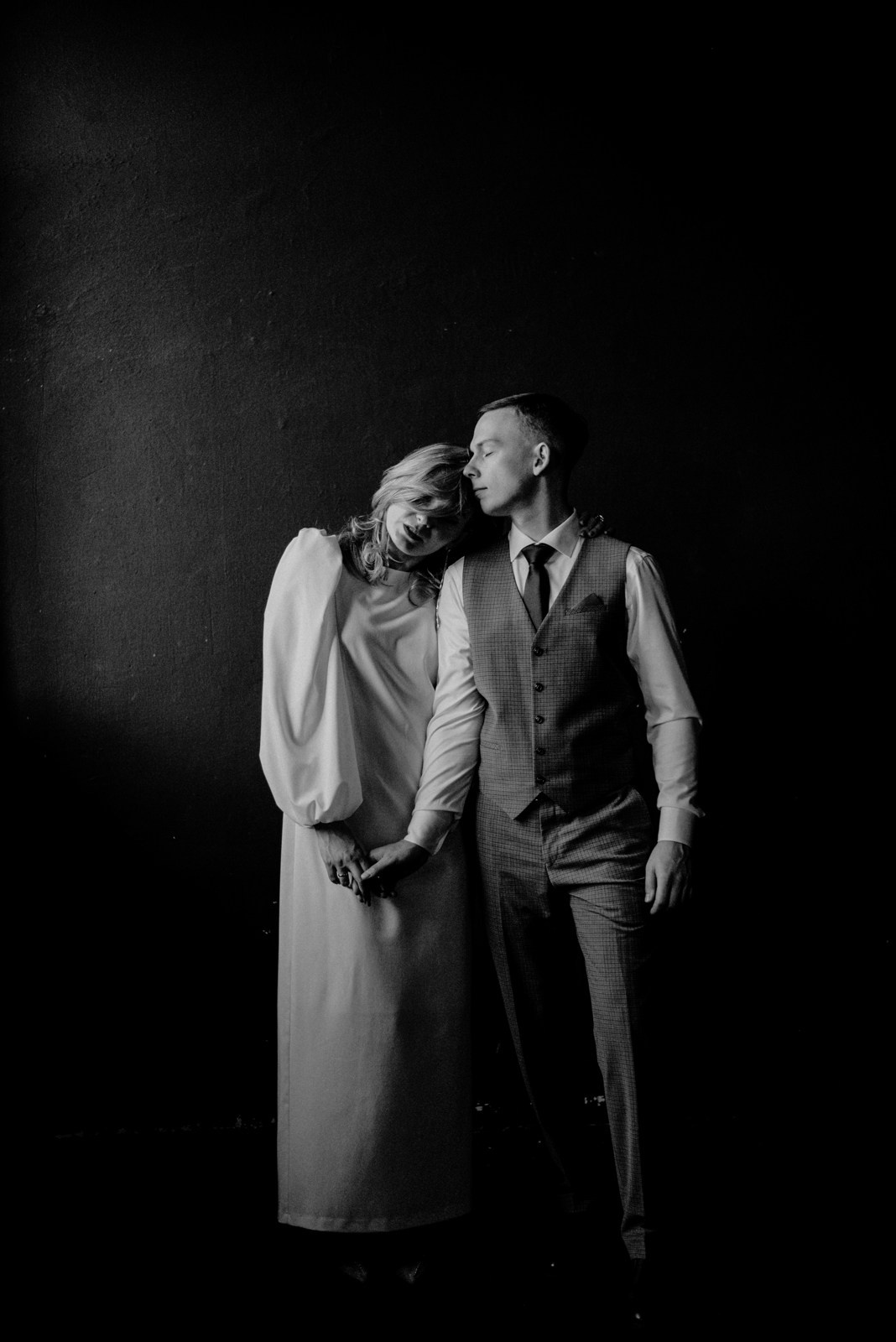 Свадебная фотосессия в стиле минимализм в Тюмени — Максим и Таня — Фотограф Дарья Мустафина. Фотограф Дарья Мустафина, Тюмень