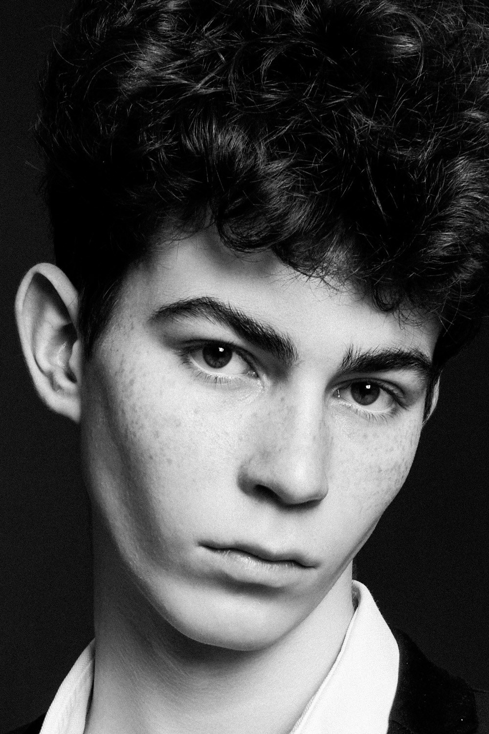 Мужские фотосессии в студии и на улице: художественные, для соцсетей, аватаров, сайтов знакомств. Фотограф Полина Завельская