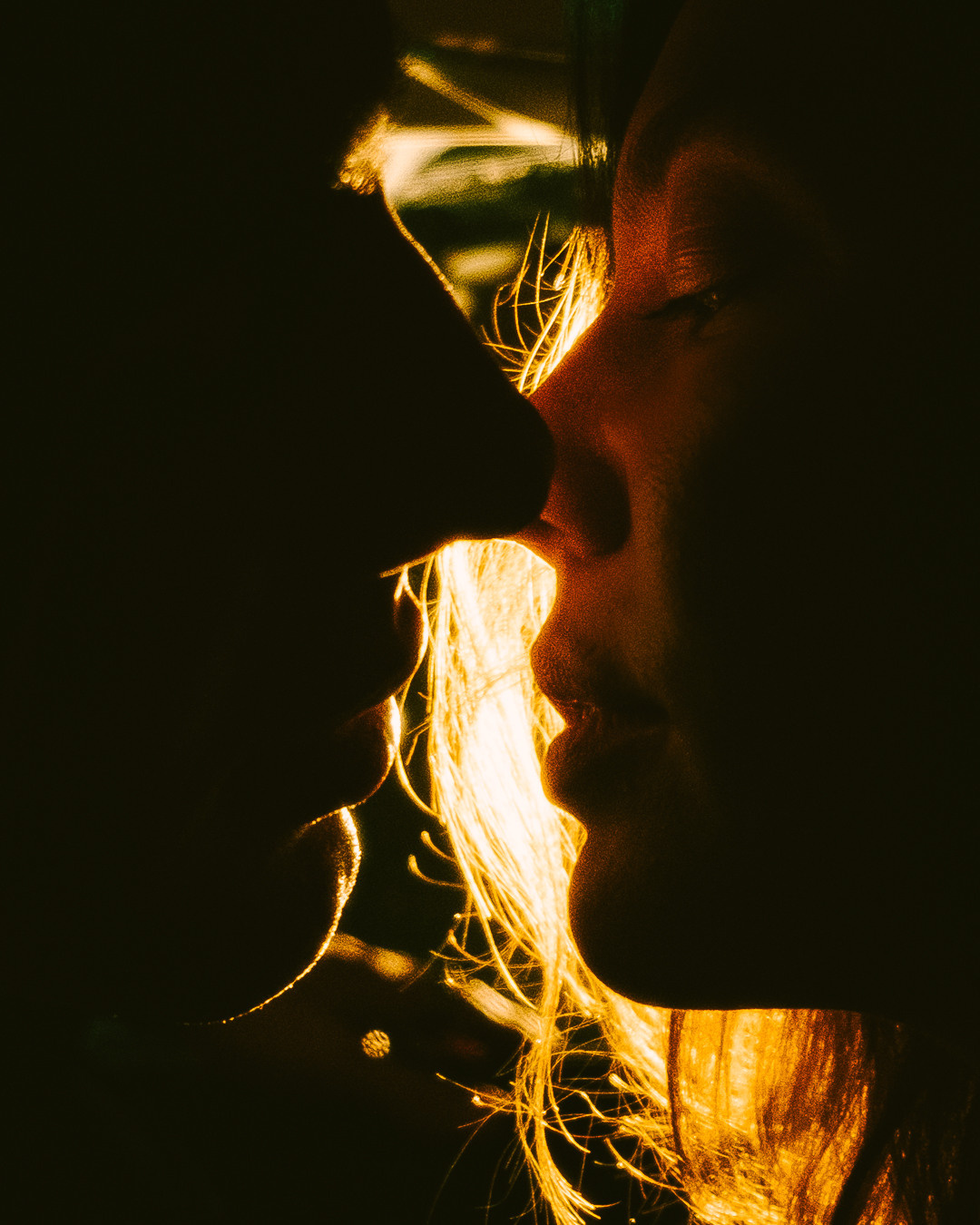 Coppia di ripresa. Fotografo a Mosca con un’atmosfera notturna di foto