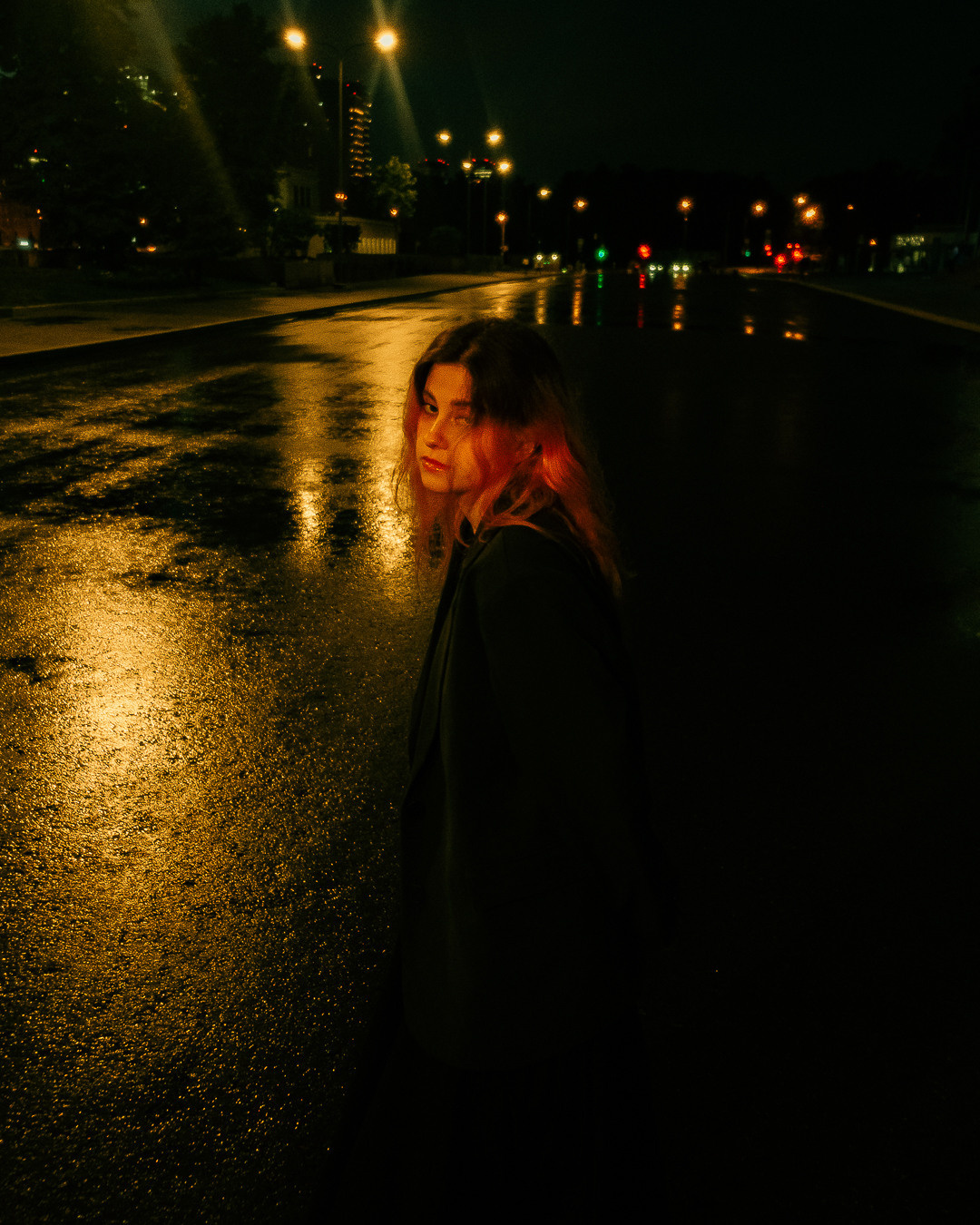 Individuali di ripresa. Fotografo a Mosca con un’atmosfera notturna di foto