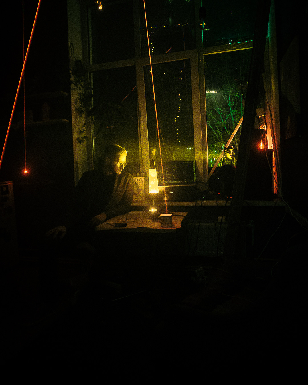 Individuali di ripresa. Fotografo a Mosca con un’atmosfera notturna di foto