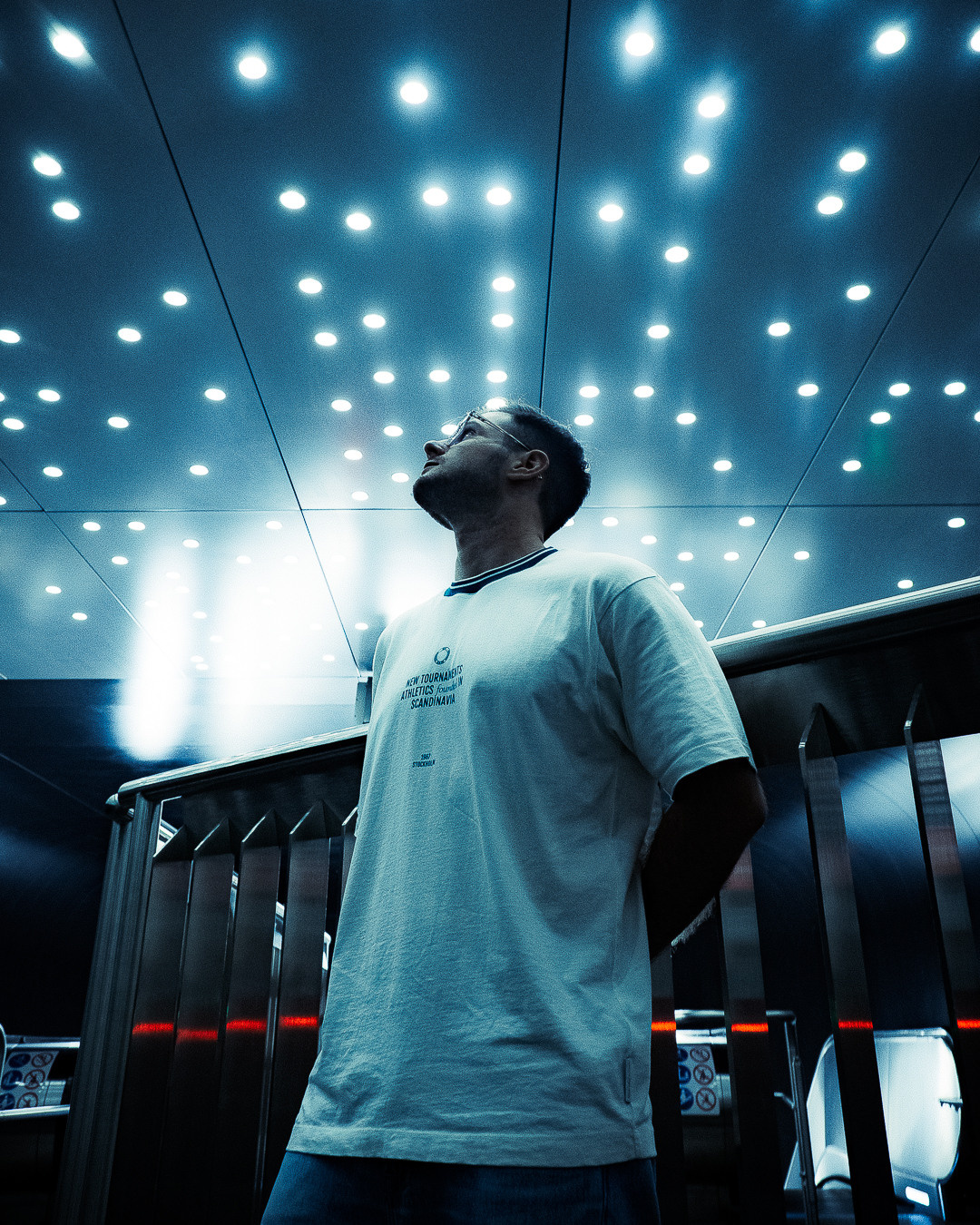 Individuali di ripresa. Fotografo a Mosca con un’atmosfera notturna di foto