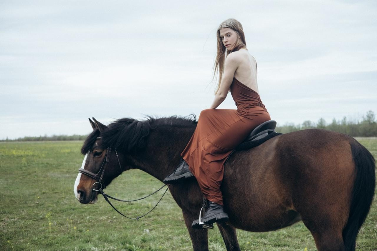 Лиза, фотосессия с лошадью. Фотограф Ефросиния Косарева