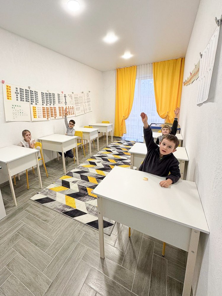 Желтая комната. Семейный клуб «Свой Дом»