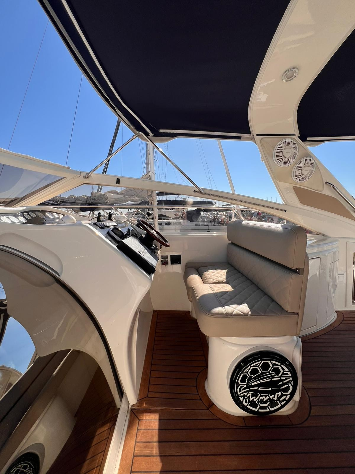 КОМФОРТ КАТЕРА В СОЧИ. Аренда Яхт в Сочи от Эконом до Премиум Класса