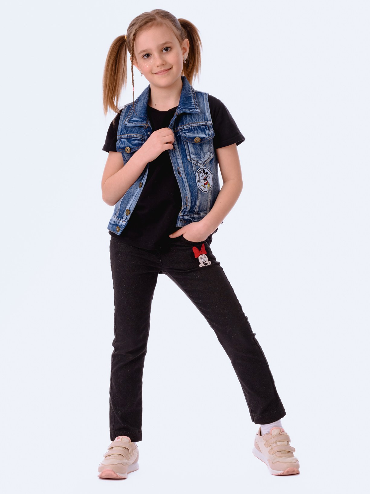 Детская фотосъемка для каталогов одежды и рекламы. Gramy-studio: фото, видео, инфографика и 3D визуализация для маркетплейсов