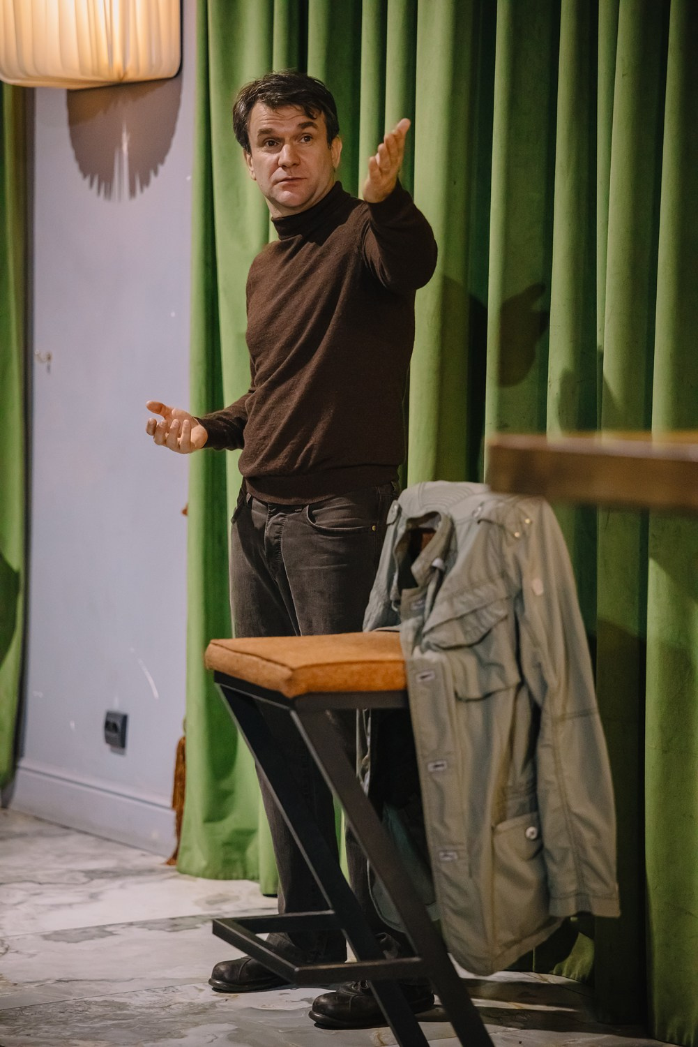 «Истории из чемодана | Довлатов», Леонид Таранов. Фотограф Михаил Ряховский