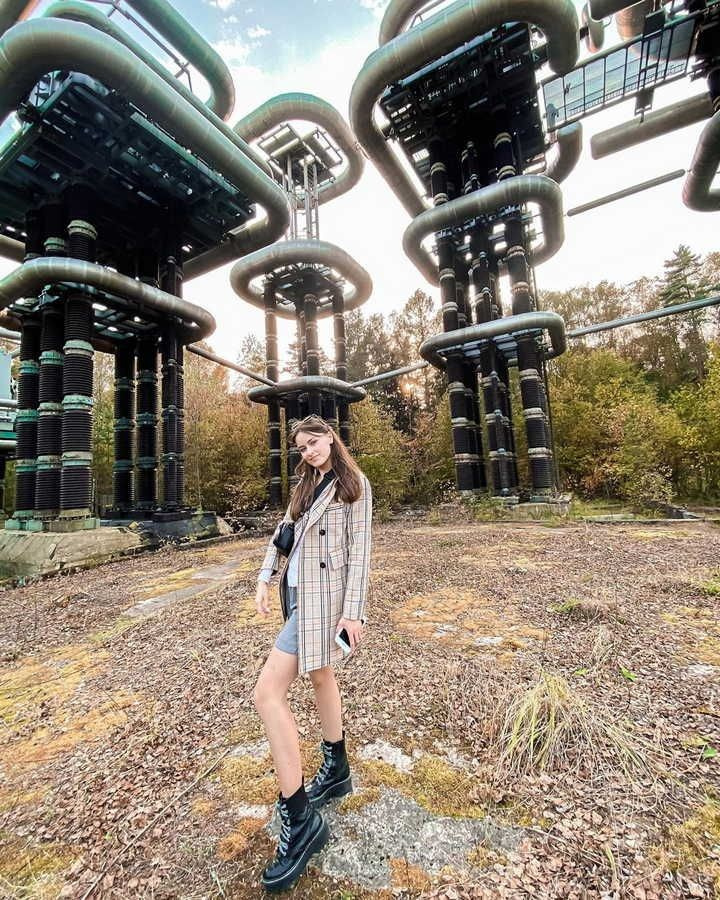 Фотосессия в парке Подмосковья — вековые деревья и романтичные беседки