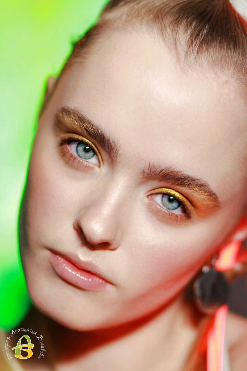 Неоновая лентаBeauty портрет с курса по свету от фотостудии "МОРЕ" Марины Владимировой.12 декабря 2019 года.Модель: Алина (https://instagram.com/alisha_svetlyak) Макияж: Дина Тимошенко (https://www.instagram.com/dinatim_makeup)Стилист: Полина Шурупова (https://www.instagram.com/couture__stylist)Фотограф: Анастасия Белякова