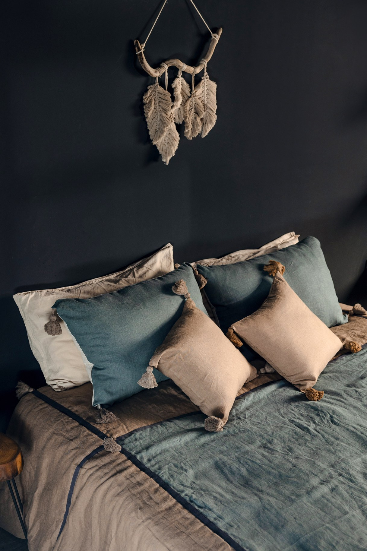 Услуги рекламного фотографа в Санкт-Петербурге: интерьерная съемка текстиля в уютном домашнем стиле