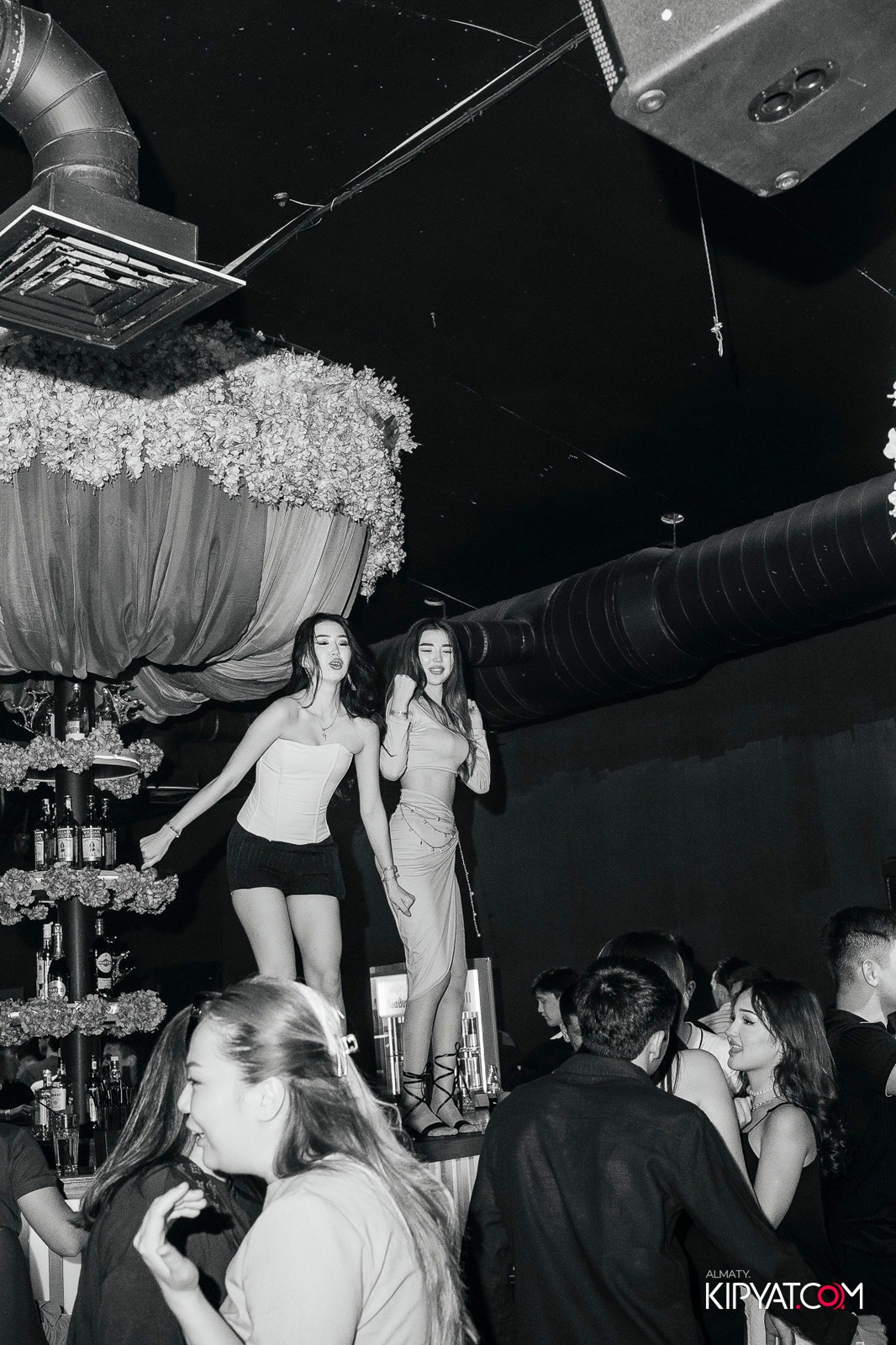 UYAT EMES BAR. КИПЯТКОМ АЛМАТЫ!