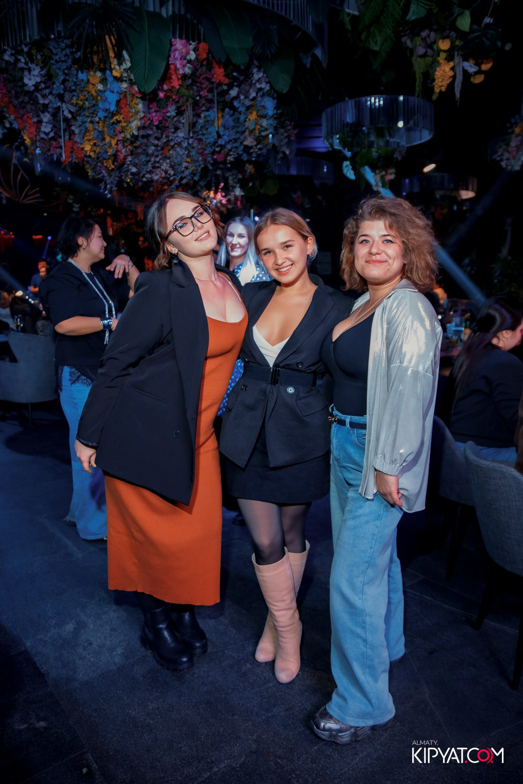 FRIENDS BAR & TERRACE. КИПЯТКОМ АЛМАТЫ! Фотосъемка мероприятий в Алматы