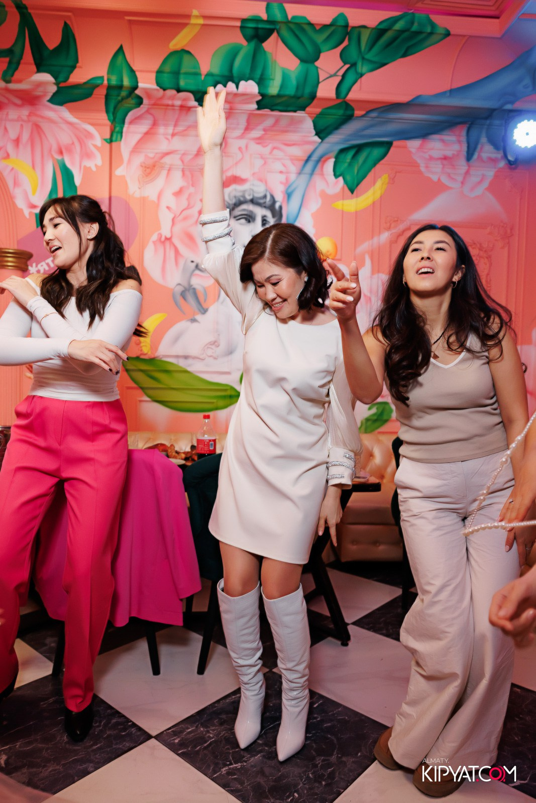 ДЕНЬ РОЖДЕНИЯ ВИКТОРИИ. КИПЯТКОМ АЛМАТЫ!