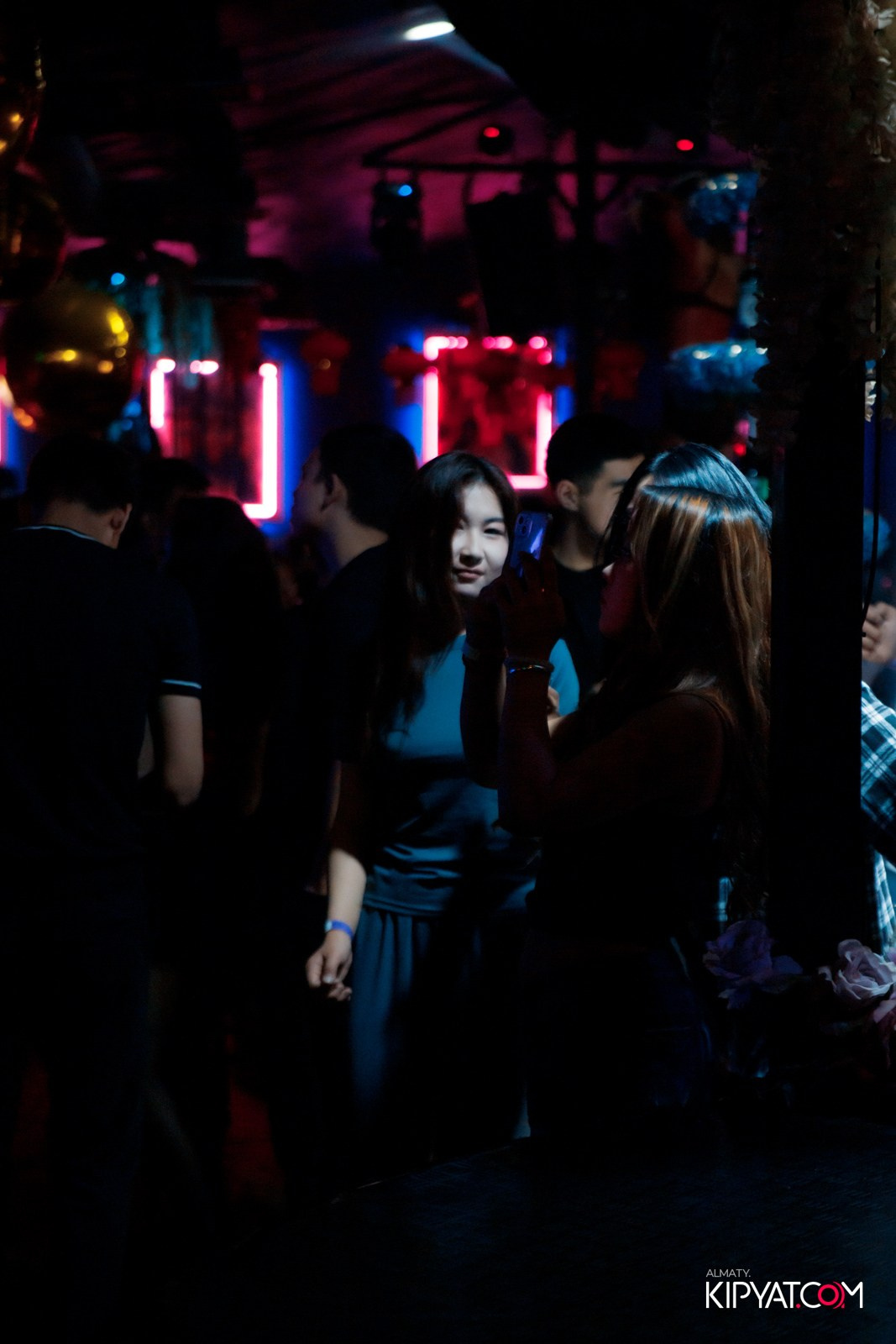 UYAT EMES BAR. КИПЯТКОМ АЛМАТЫ!