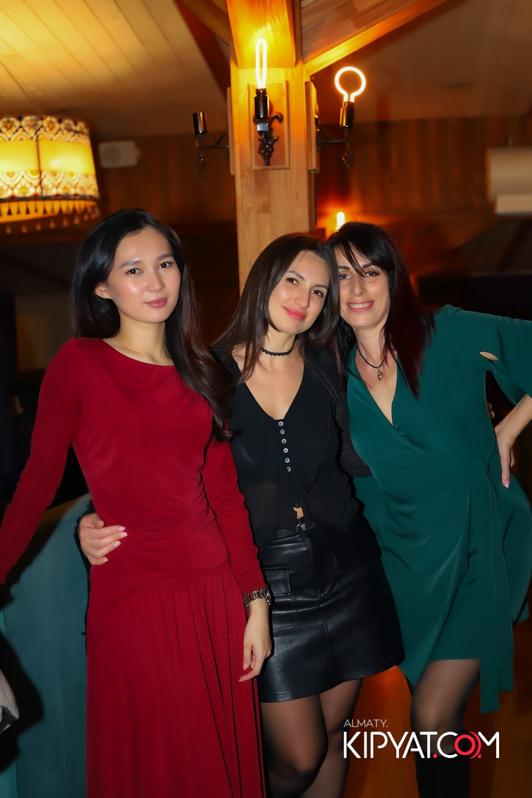 ГРУЗИНСКИЙ ДВОР НА КАБАНБАЙ БАТЫРА. КИПЯТКОМ АЛМАТЫ!