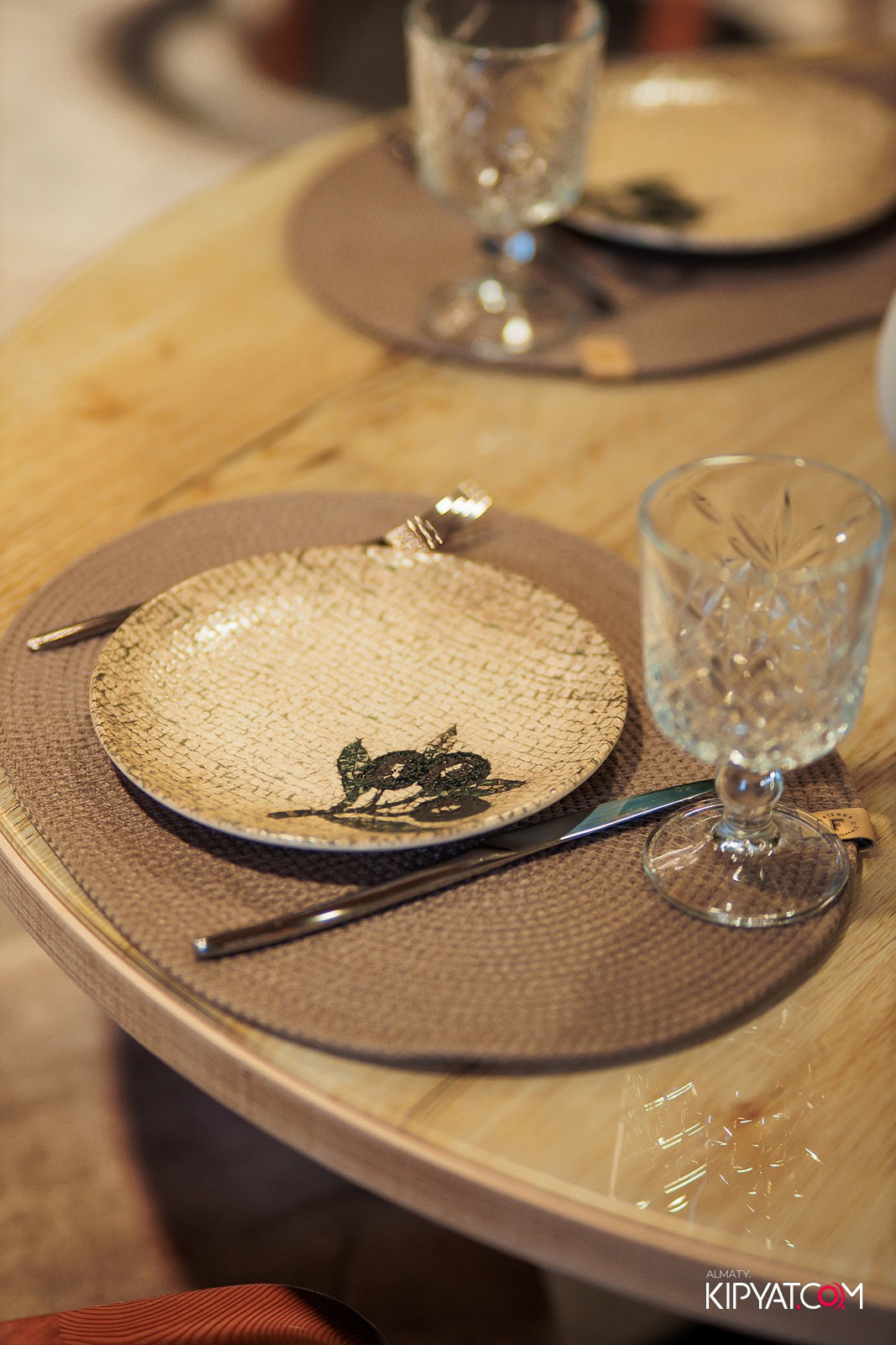 FRIENDS BAR & TERRACE. КИПЯТКОМ АЛМАТЫ!