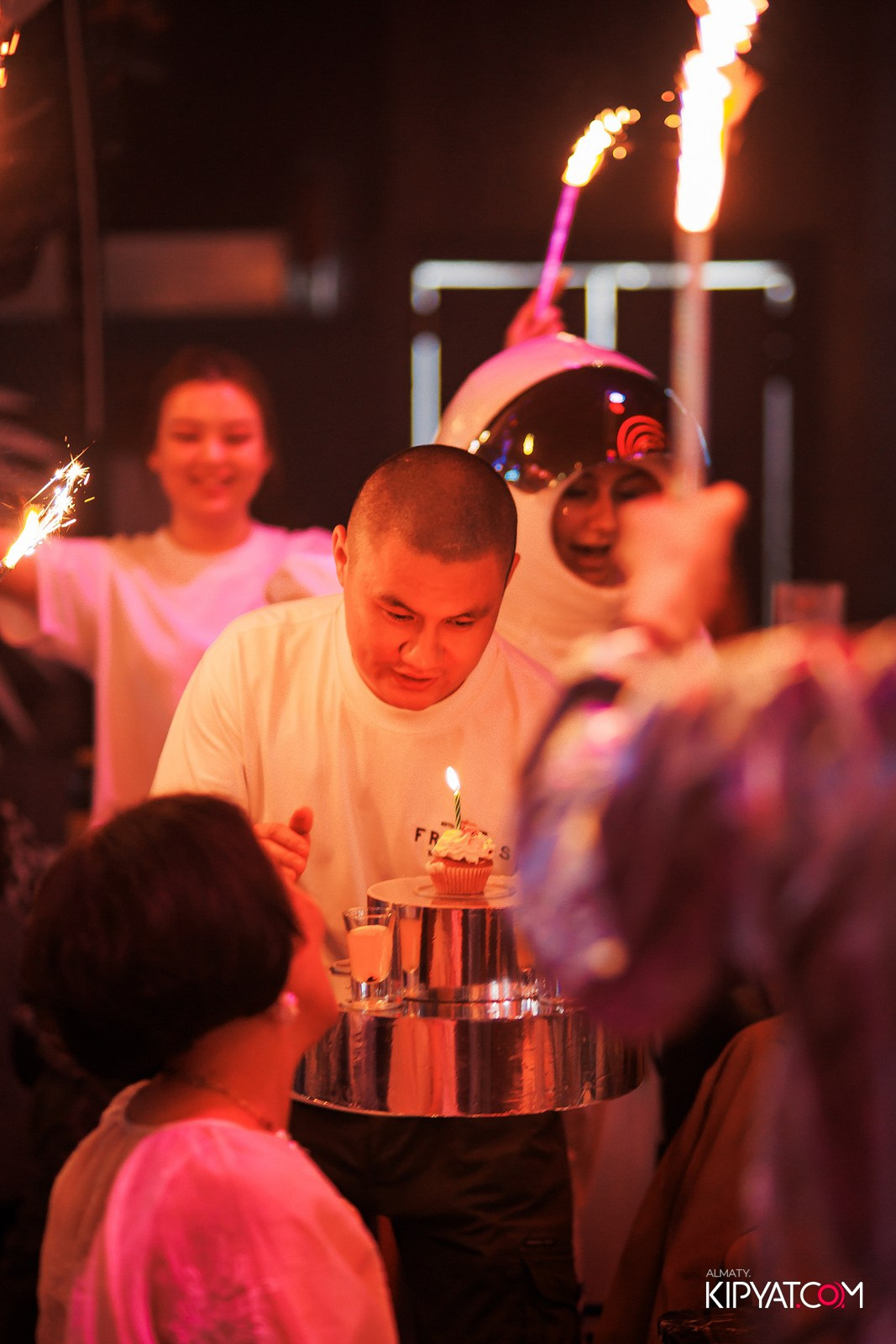 FRIENDS BAR & TERRACE. КИПЯТКОМ АЛМАТЫ!