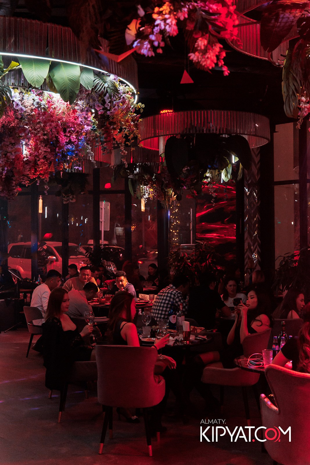 FRIENDS BAR & TERRACE. КИПЯТКОМ АЛМАТЫ!