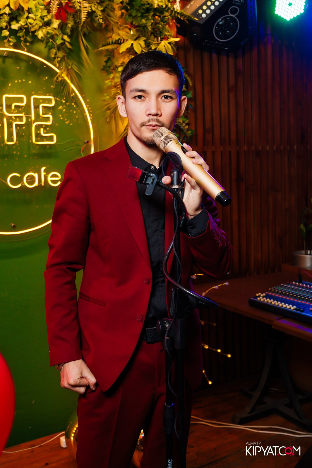 LIFE GRILL CAFE. КИПЯТКОМ АЛМАТЫ!