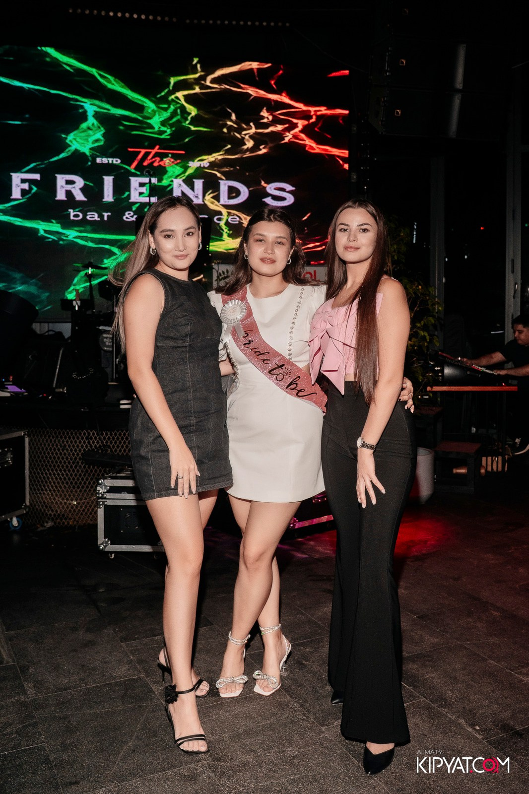 FRIENDS BAR & TERRACE. КИПЯТКОМ АЛМАТЫ!