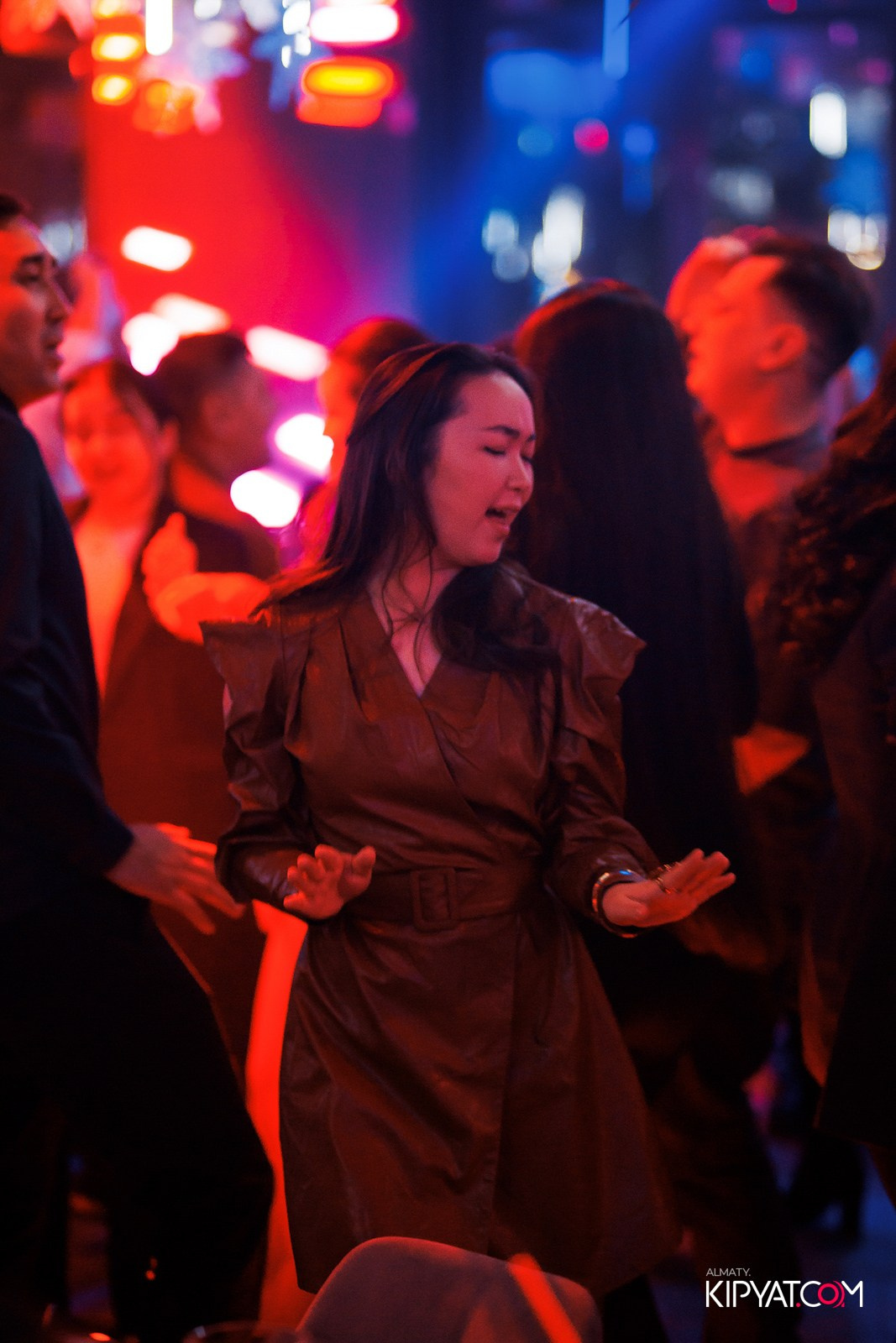 FRIENDS BAR & TERRACE. КИПЯТКОМ АЛМАТЫ!