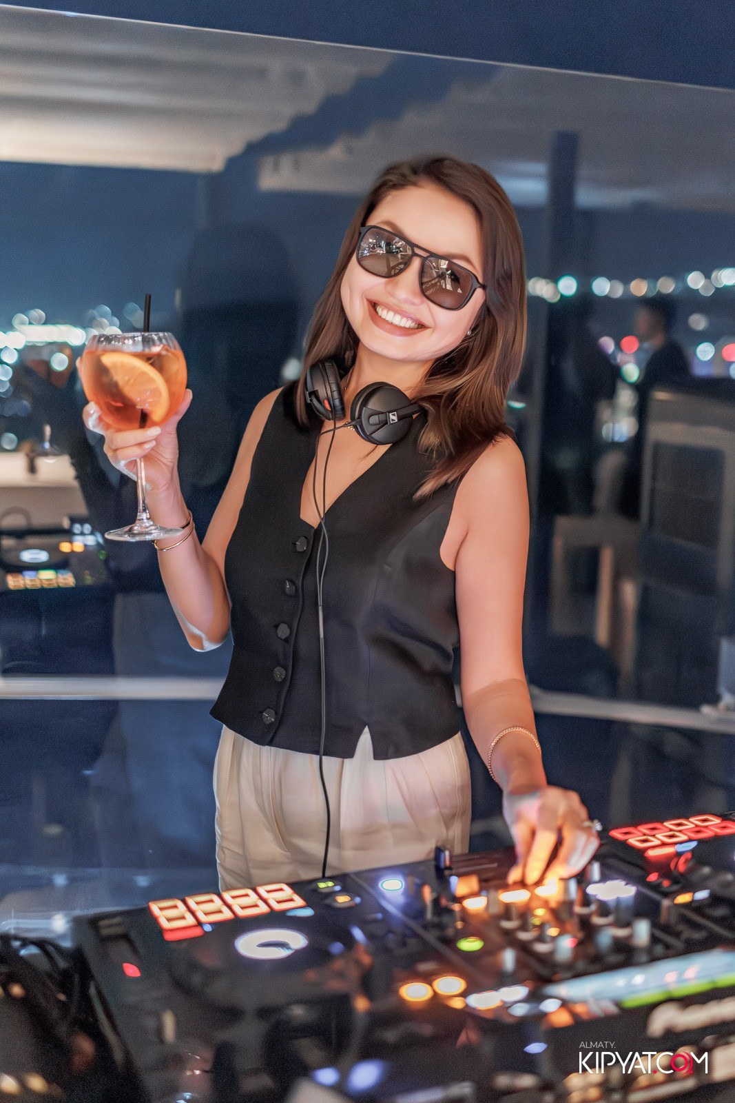 ВЫСТУПЛЕНИЕ DJ SUNQAR DJ BONI В SUNQAR BAR & RESTAURANT. КИПЯТКОМ АЛМАТЫ!