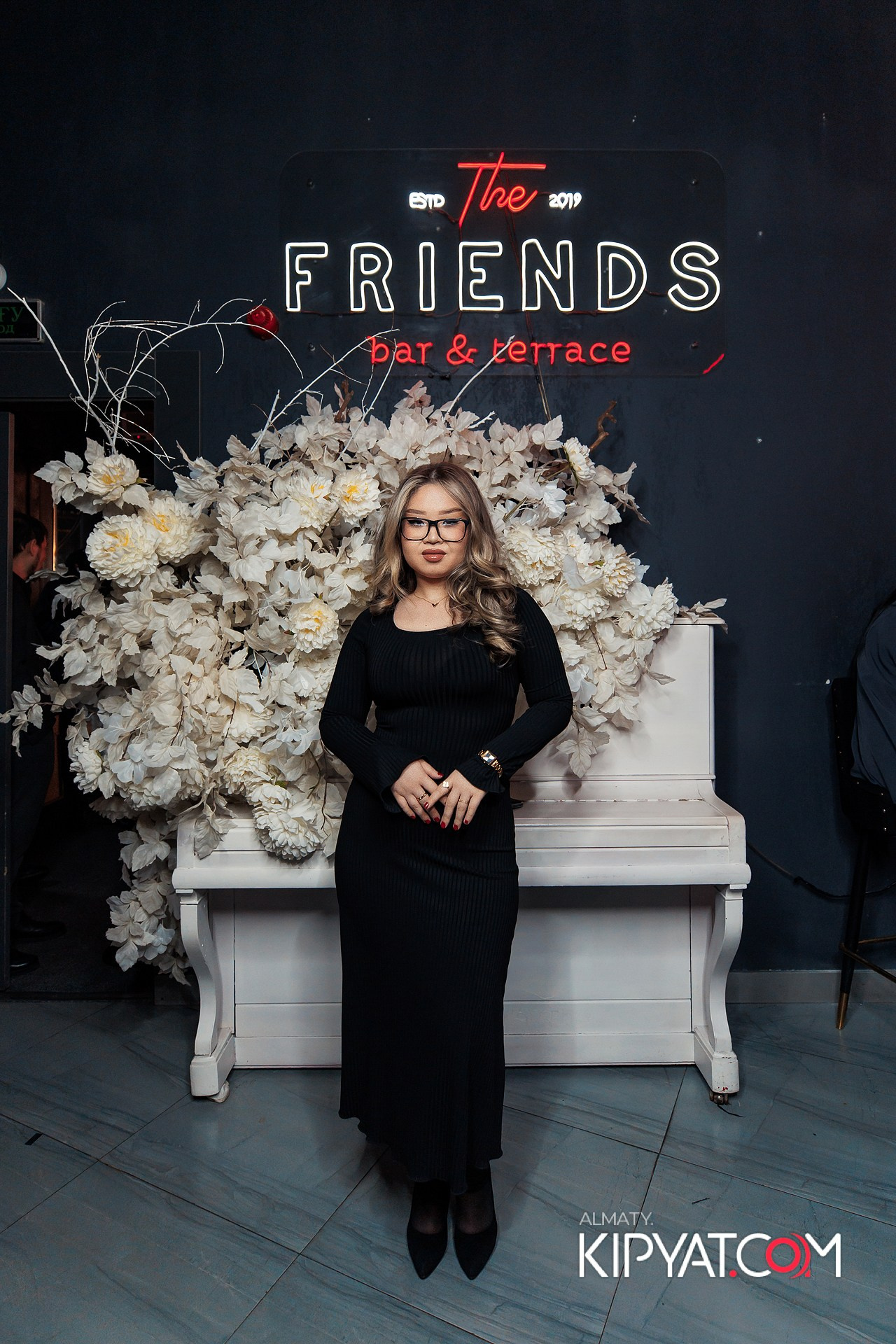 FRIENDS BAR & TERRACE. КИПЯТКОМ АЛМАТЫ!