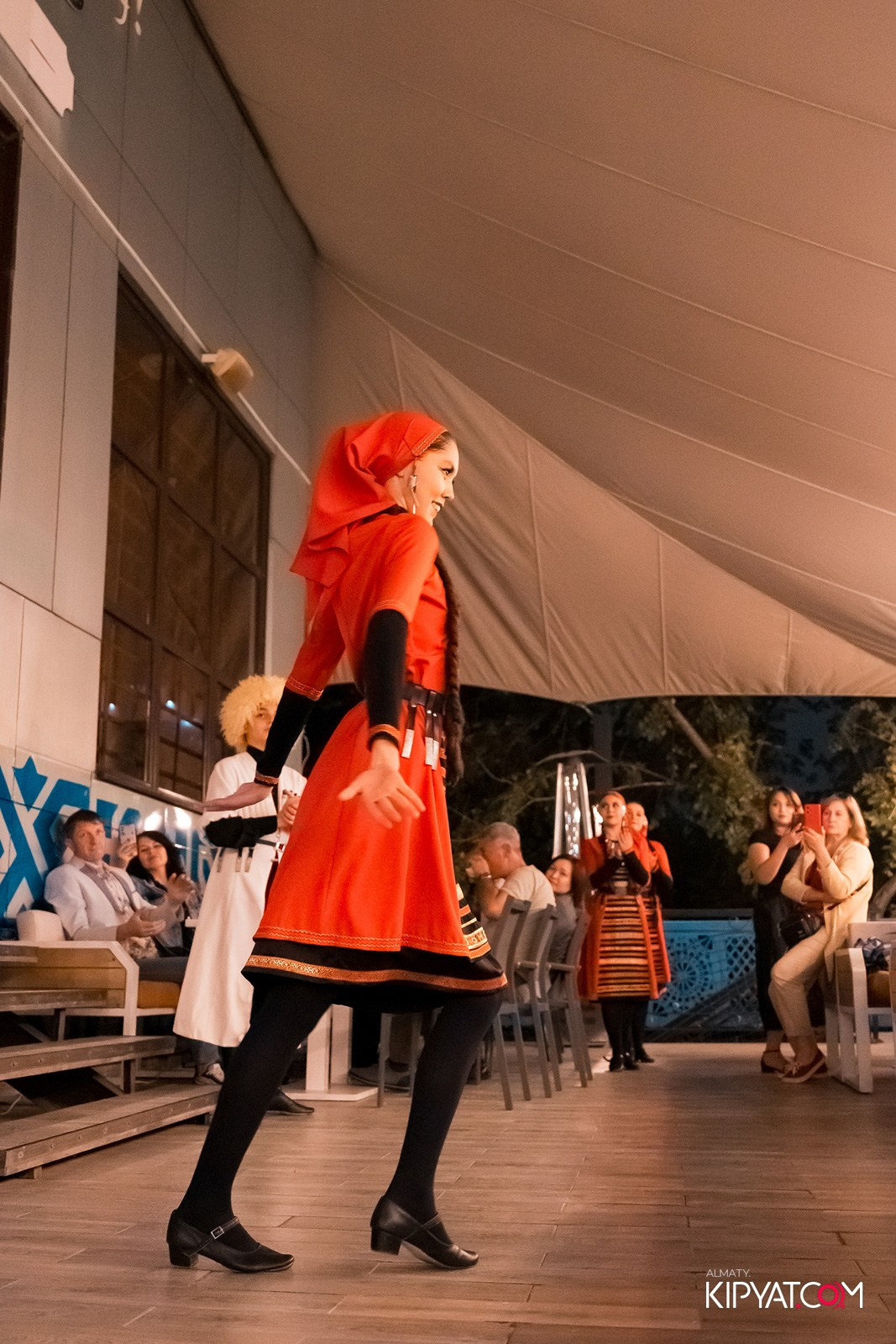 ОТКРЫТИЕ ЛЕТНЕЙ ТЕРАССЫ В РЕСТОРАНЕ ЛАРИСС ИВАННУ ХАЧУ. КИПЯТКОМ АЛМАТЫ!