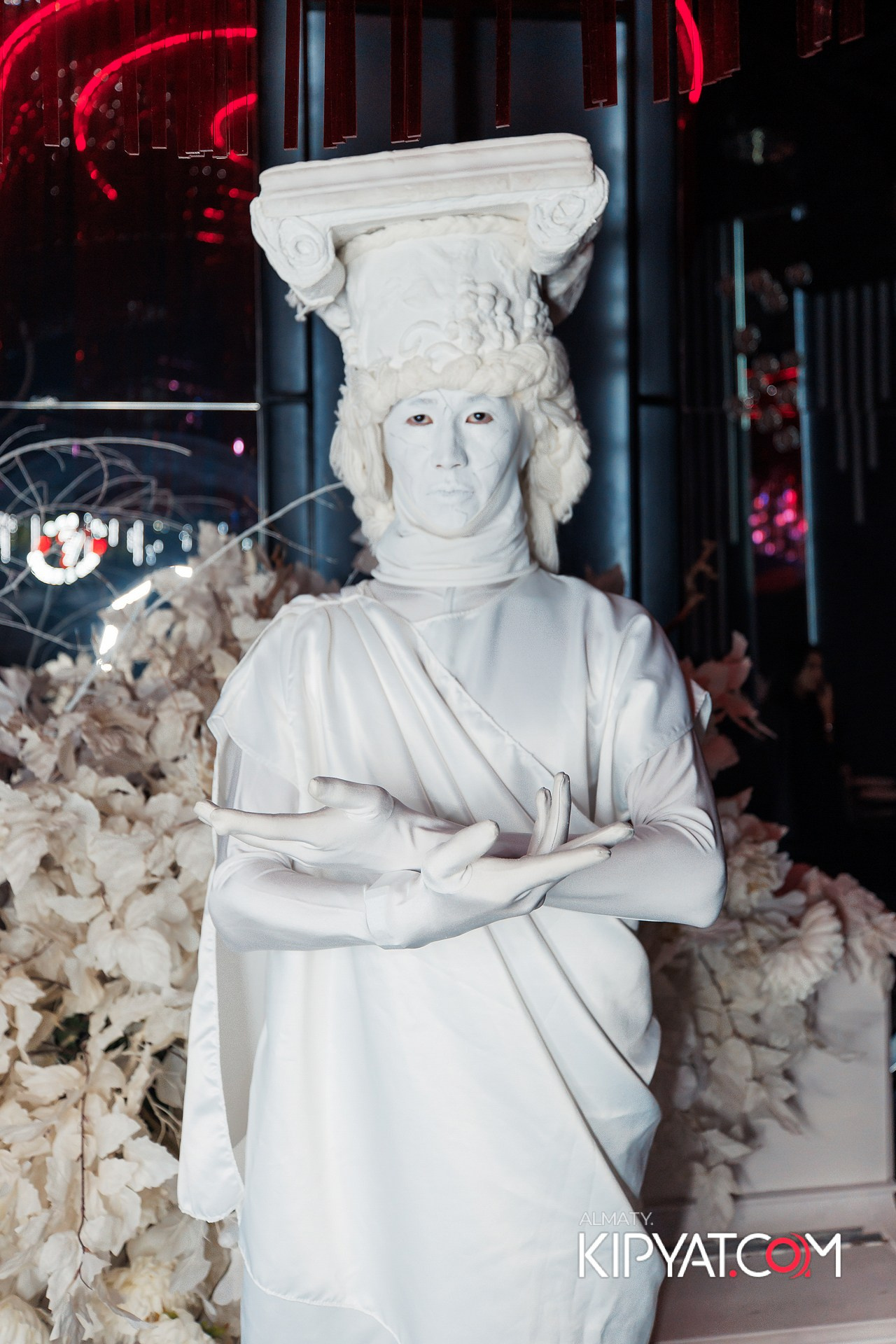 Friends bar & terrace. КИПЯТКОМ АЛМАТЫ!