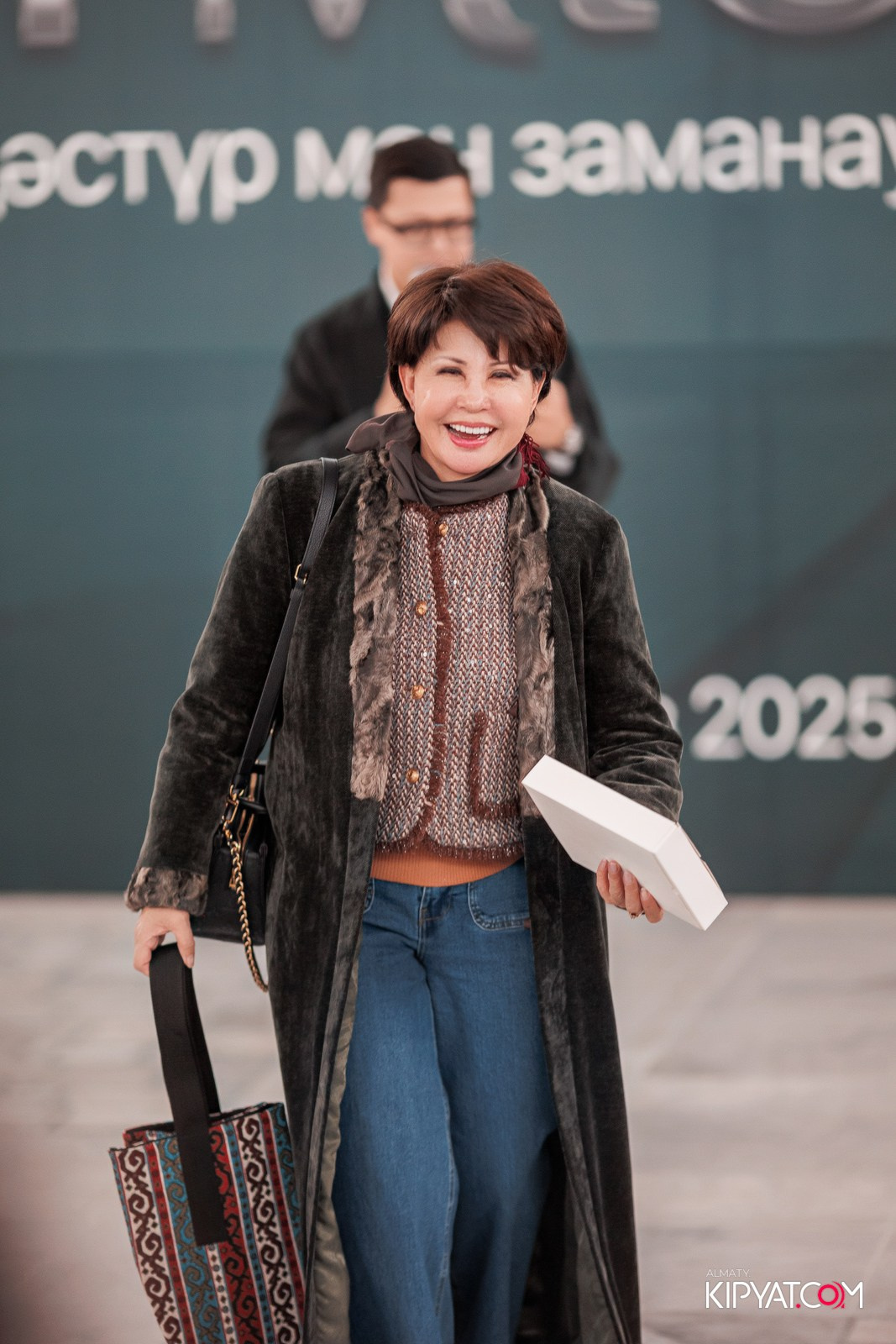 FASHION ПОКАЗ, КАЗАХСКОЙ НАЦИОНАЛЬНОЙ ОДЕЖДЫ. КИПЯТКОМ АЛМАТЫ!
