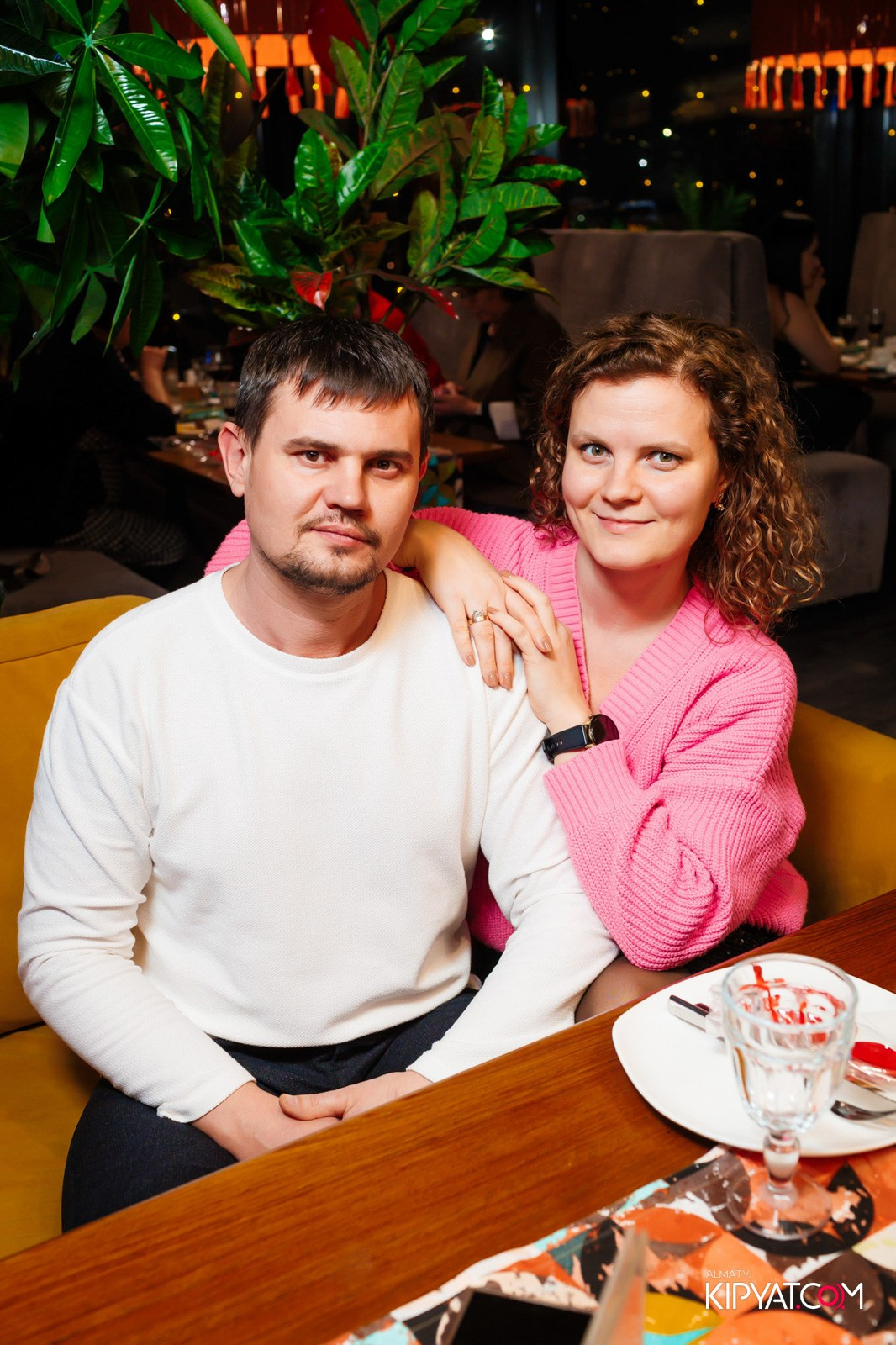 LIFE GRILL CAFE. КИПЯТКОМ АЛМАТЫ!