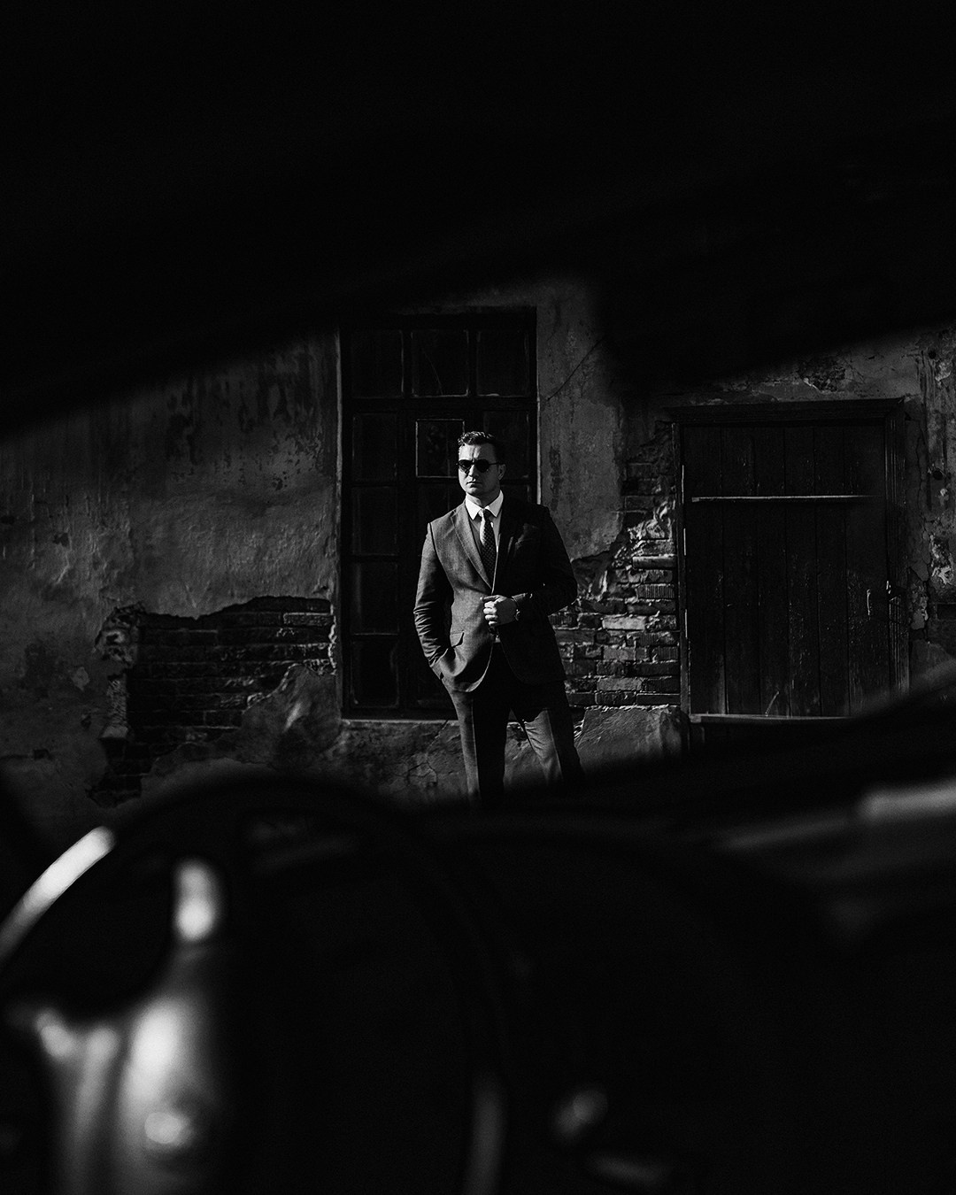 Съемка на улице Казань, дневная фотосессия, мужская съемка в костюме, фотосессия на улице