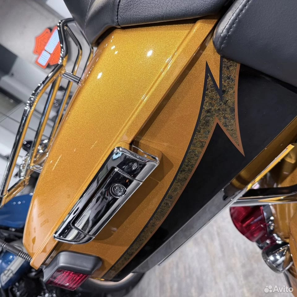 Купить Harley-Davidson CVO Limited Electra Glide 110 (Gold Rush) (Touring) — подробнее на сайте. Hello Davidson, Москва. Только хорошие мотоциклы…