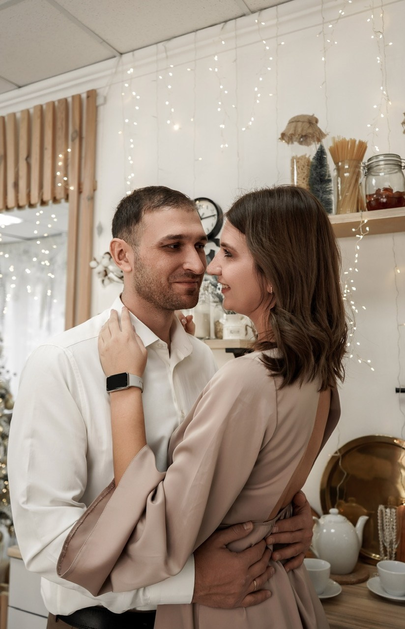 Семейный фотограф в Батайске и Ростове-на-Дону. Новогодняя фотосессия в студии Белый кролик. Свадебный фотограф в Ростове-на-Дону. Таинство Крещения и Венчания, семейные фотосессии. Алёна Чёботова