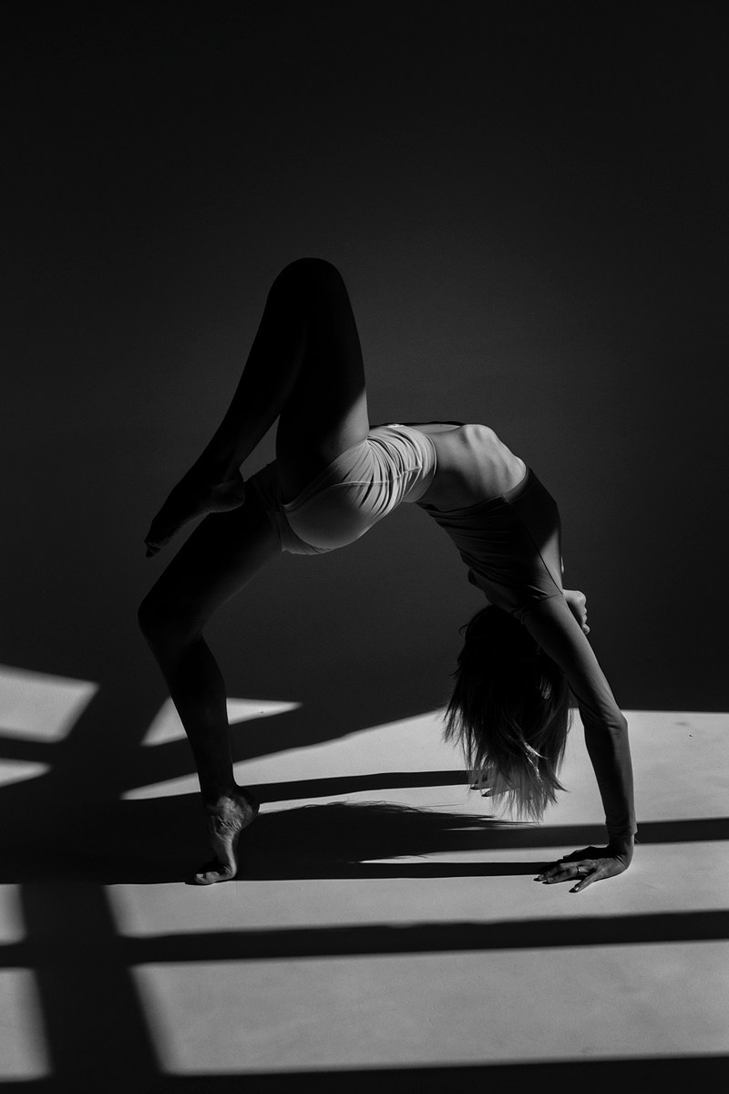 Преподаватель йоги. Эротико-драматический фотограф Маруся Скоробогатова