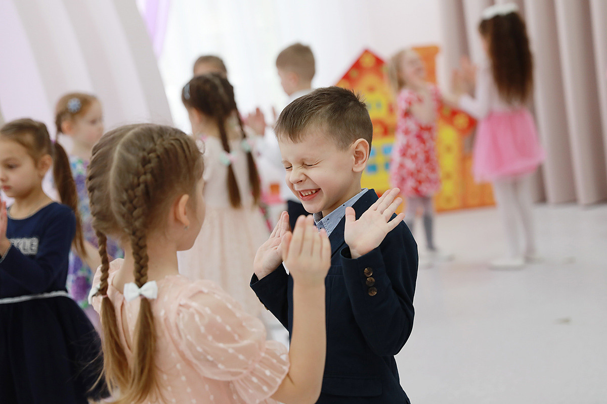 детский сад выпускной альбом дети садик девочки мальчики в саду портреты живые фотографии