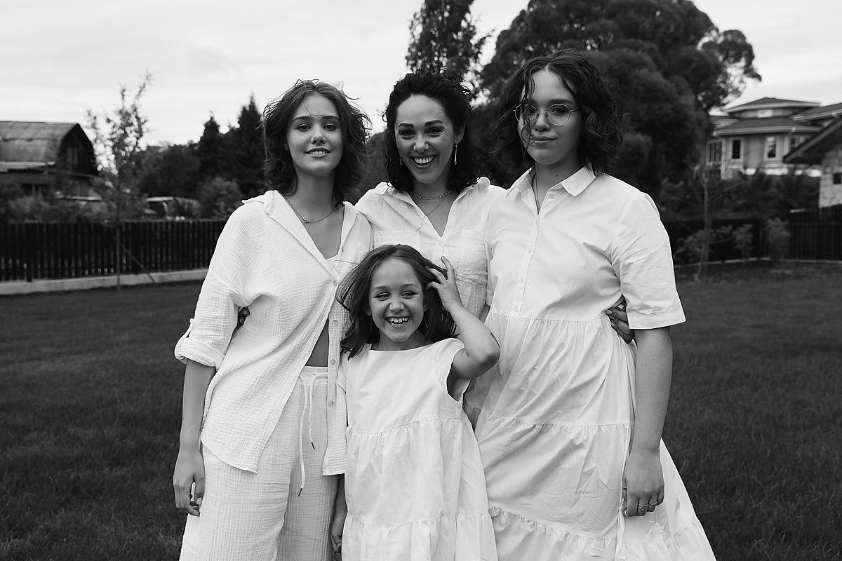 Дети любовь семья семейная фотосессия дом съемка фотосъемка мама дочка папа дочери девочка девочки сестры родители 