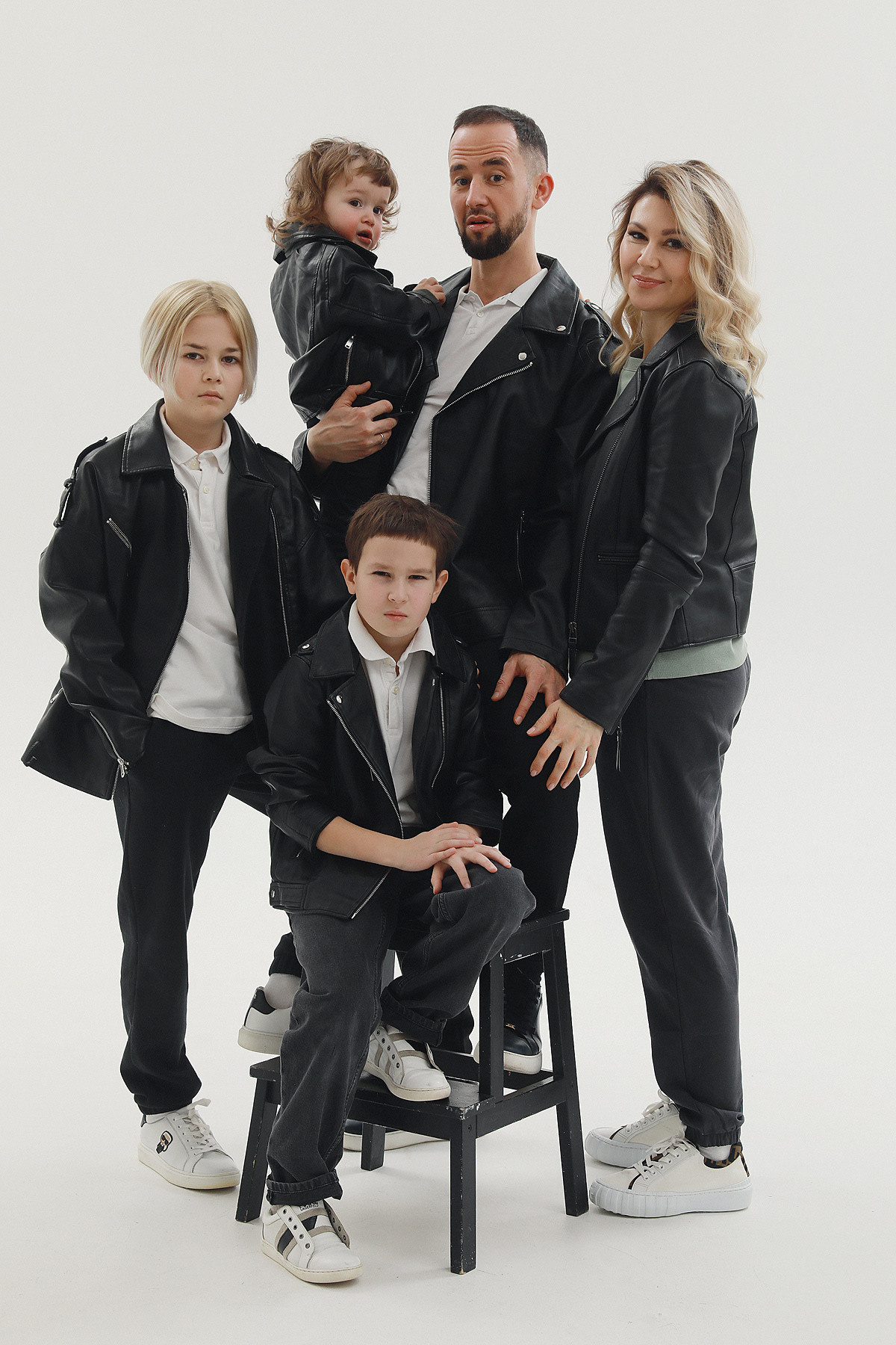 Семейная съемка в студии. Фотограф Тимофеева Юлия