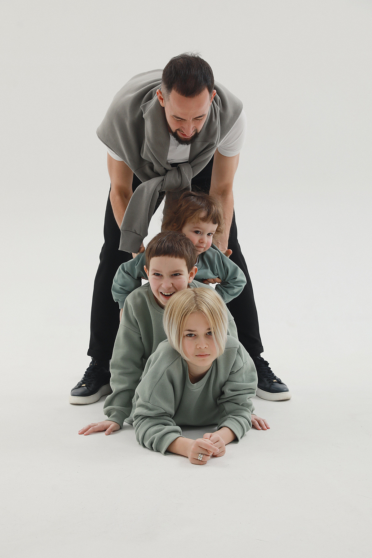 Семейная съемка в студии. Фотограф Тимофеева Юлия