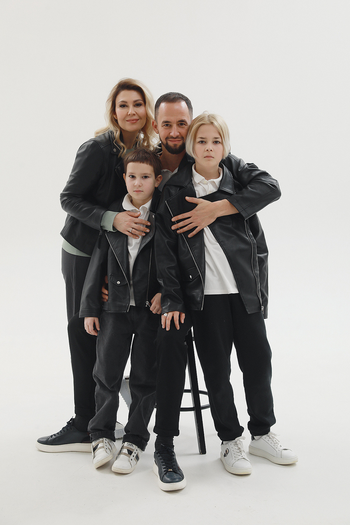 Семейная съемка в студии. Фотограф Тимофеева Юлия