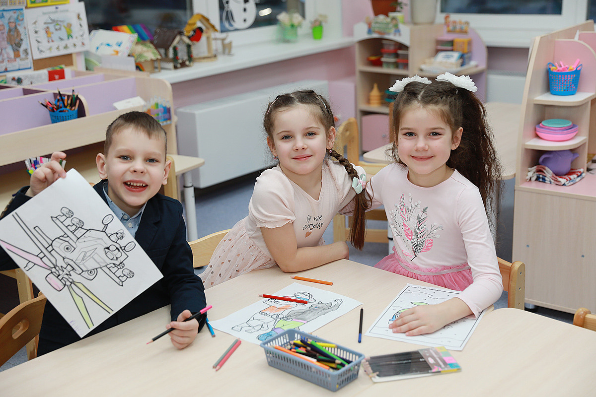 детский сад выпускной альбом дети садик девочки мальчики в саду портреты
